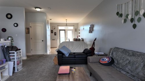 60-762 Heritage Boulevard West, Lethbridge, AB - Indoor Photo Showing Living Room