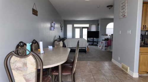 60-762 Heritage Boulevard West, Lethbridge, AB - Indoor Photo Showing Dining Room
