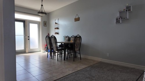 60-762 Heritage Boulevard West, Lethbridge, AB - Indoor Photo Showing Dining Room