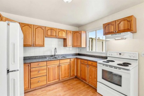 2108 23 Avenue Close, Bowden, AB 