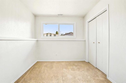 2108 23 Avenue Close, Bowden, AB 