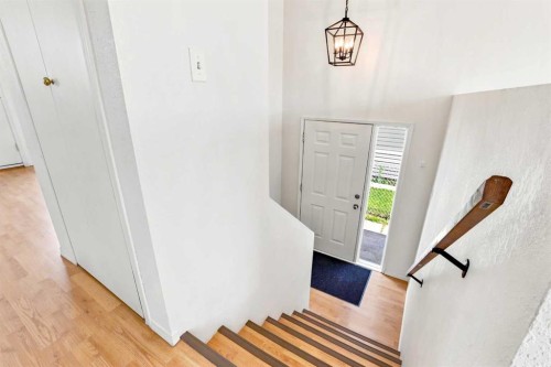 2108 23 Avenue Close, Bowden, AB 