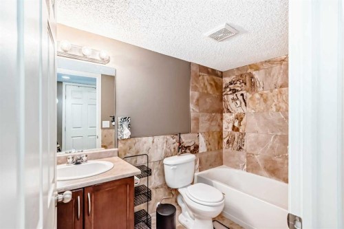 173 Eversyde Common Sw, Calgary, AB - Indoor Photo Showing Bathroom