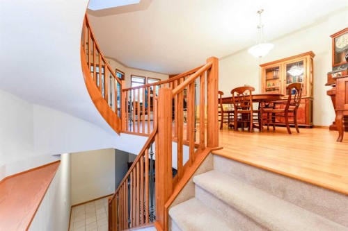 256 43 Avenue Nw, Calgary, AB 