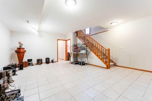 256 43 Avenue Nw, Calgary, AB 