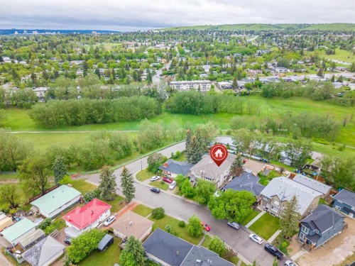 256 43 Avenue Nw, Calgary, AB 