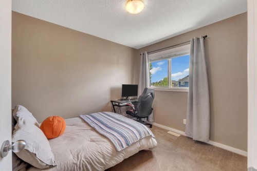 27 River Heights Crescent, Cochrane, AB 