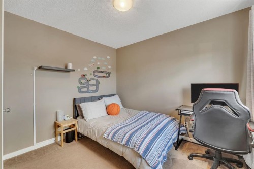 27 River Heights Crescent, Cochrane, AB 