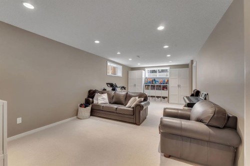 27 River Heights Crescent, Cochrane, AB 