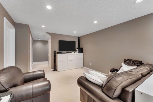 27 River Heights Crescent, Cochrane, AB 