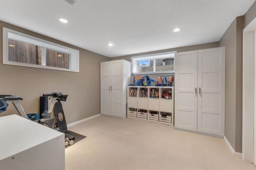 27 River Heights Crescent, Cochrane, AB 
