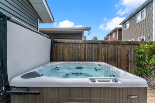 27 River Heights Crescent, Cochrane, AB 