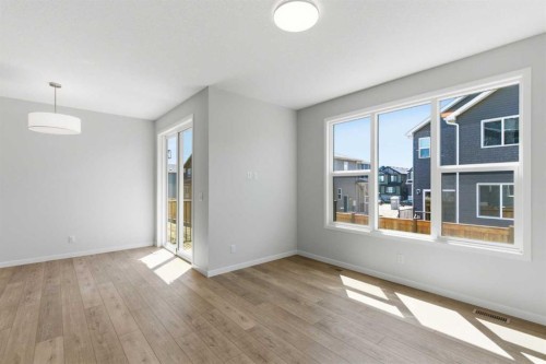 53 Snowberry Common Se, Calgary, AB 