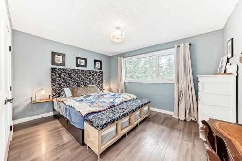 6739 Coach Hill Road Sw, Calgary, AB - Indoor Photo Showing Bedroom
