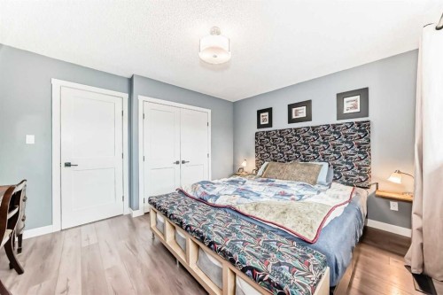 6739 Coach Hill Road Sw, Calgary, AB - Indoor Photo Showing Bedroom