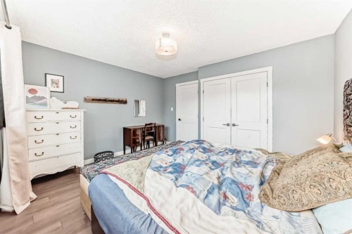 6739 Coach Hill Road Sw, Calgary, AB - Indoor Photo Showing Bedroom