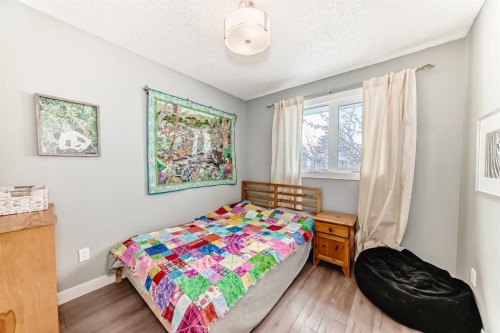 6739 Coach Hill Road Sw, Calgary, AB - Indoor Photo Showing Bedroom