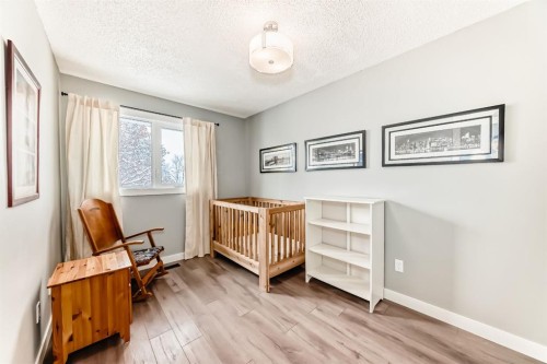 6739 Coach Hill Road Sw, Calgary, AB - Indoor Photo Showing Bedroom
