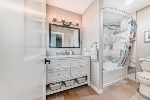 6739 Coach Hill Road Sw, Calgary, AB - Indoor Photo Showing Bathroom