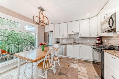 6739 Coach Hill Road Sw, Calgary, AB - Indoor Photo Showing Kitchen With Upgraded Kitchen