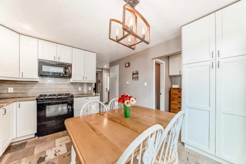 6739 Coach Hill Road Sw, Calgary, AB - Indoor Photo Showing Dining Room