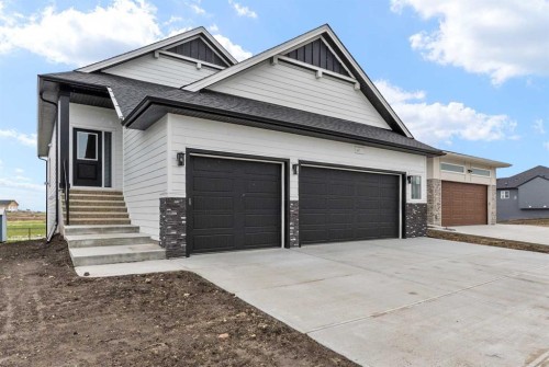 716 Mandalay Avenue  Carstairs, AB T0M 0N0