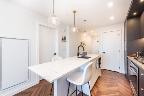 516-8505 Broadcast Avenue Sw, Calgary, AB - Indoor Photo Showing Kitchen With Upgraded Kitchen