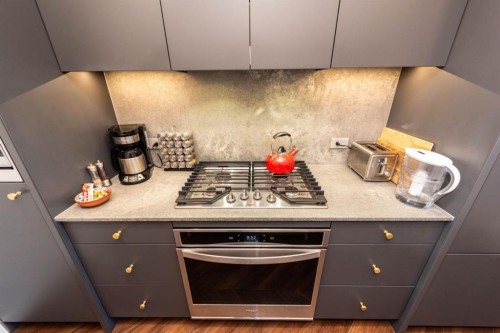 516-8505 Broadcast Avenue Sw, Calgary, AB - Indoor Photo Showing Kitchen
