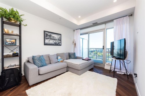 516-8505 Broadcast Avenue Sw, Calgary, AB - Indoor Photo Showing Living Room