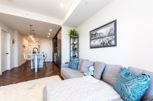 516-8505 Broadcast Avenue Sw, Calgary, AB - Indoor Photo Showing Living Room
