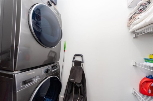 516-8505 Broadcast Avenue Sw, Calgary, AB - Indoor Photo Showing Laundry Room