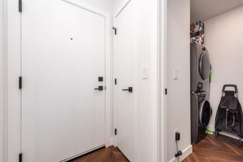 516-8505 Broadcast Avenue Sw, Calgary, AB - Indoor Photo Showing Laundry Room