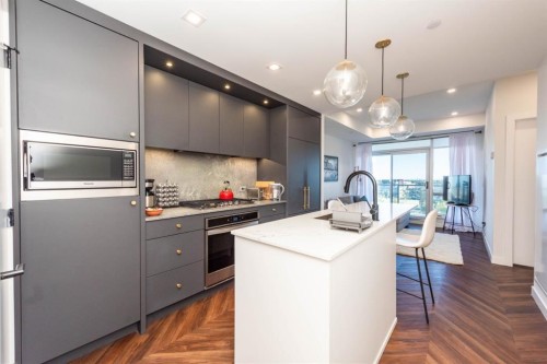 516-8505 Broadcast Avenue Sw, Calgary, AB - Indoor Photo Showing Kitchen With Upgraded Kitchen