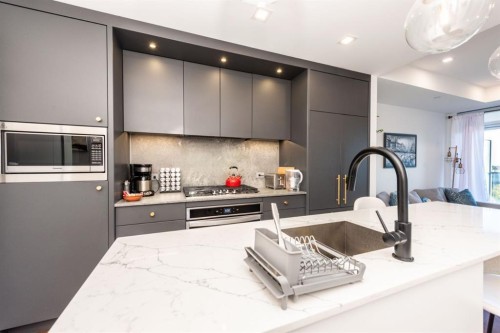 516-8505 Broadcast Avenue Sw, Calgary, AB - Indoor Photo Showing Kitchen With Upgraded Kitchen