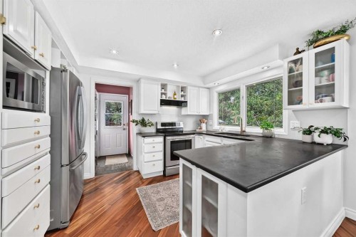 28 Woodmont Place Sw, Calgary, AB 