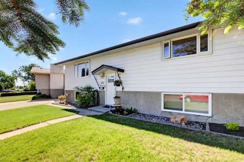 152 Maddock Way Ne, Calgary, AB 
