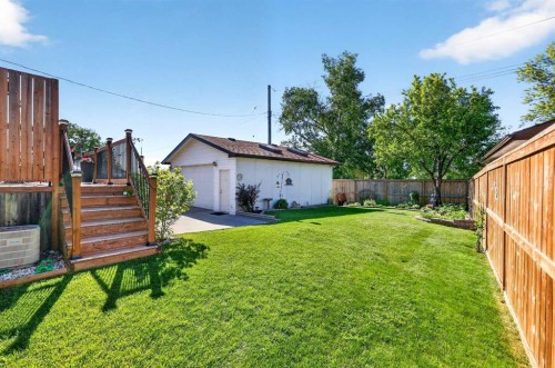 152 Maddock Way Ne, Calgary, AB 
