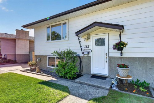 152 Maddock Way Ne, Calgary, AB 