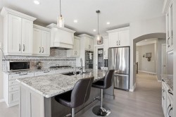 138 Reunion Landing Airdrie, AB T4B 3W4