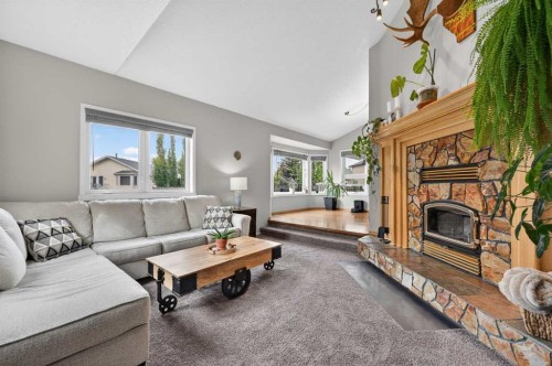 35 Pine Place, Crossfield, AB 