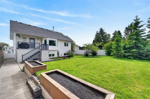 35 Pine Place, Crossfield, AB 