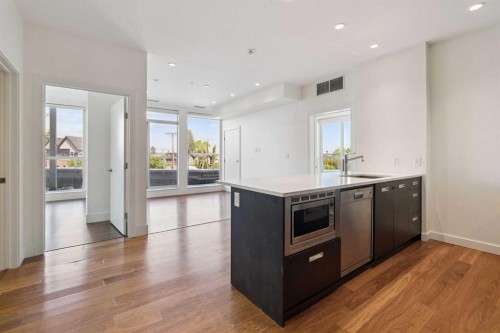 302-2505 17 Avenue Sw, Calgary, AB - Indoor Photo Showing Kitchen