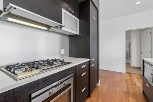 302-2505 17 Avenue Sw, Calgary, AB - Indoor Photo Showing Kitchen With Upgraded Kitchen