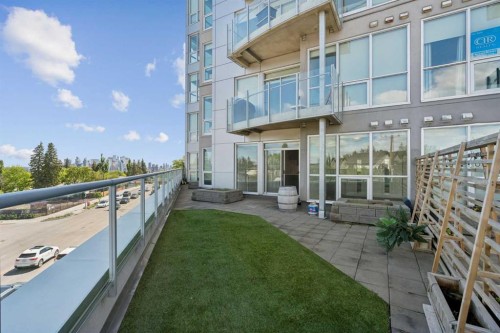 302-2505 17 Avenue Sw, Calgary, AB - Outdoor