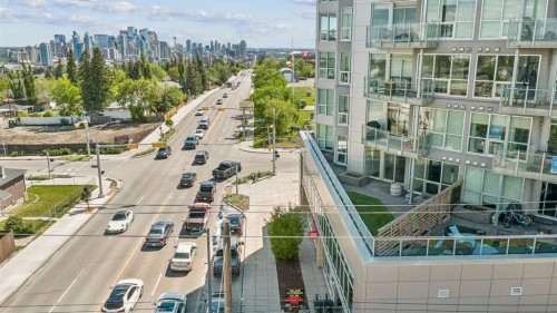 302-2505 17 Avenue Sw, Calgary, AB - Outdoor