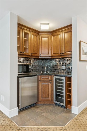 124 Posthill Drive Sw, Calgary, AB - Indoor Photo Showing Kitchen