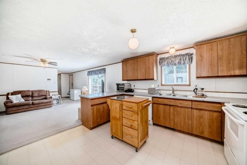 300-3223 83 Street Nw, Calgary, AB 