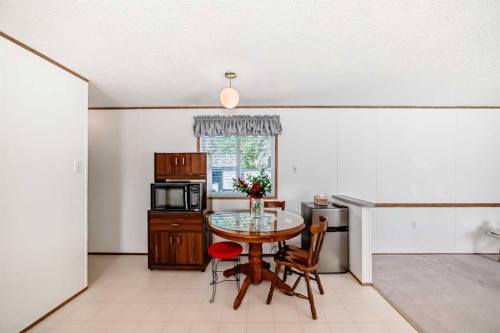 300-3223 83 Street Nw, Calgary, AB 
