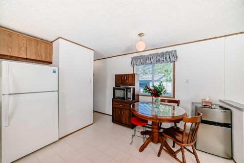 300-3223 83 Street Nw, Calgary, AB 
