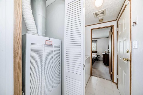 300-3223 83 Street Nw, Calgary, AB 